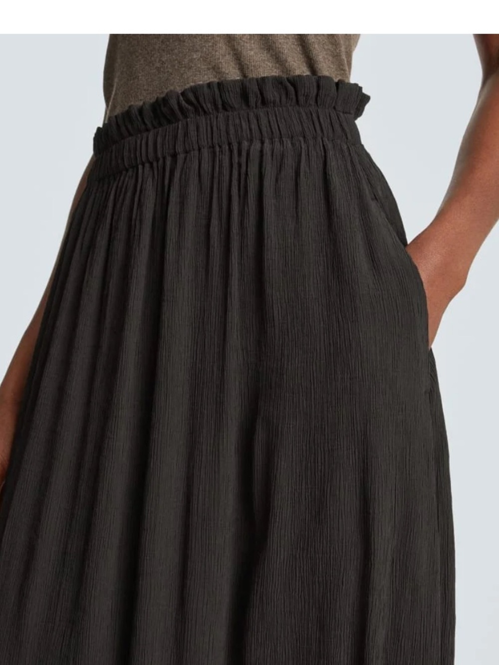Everlane Ripple Midi Skirt — Black - Picture 2 of 9